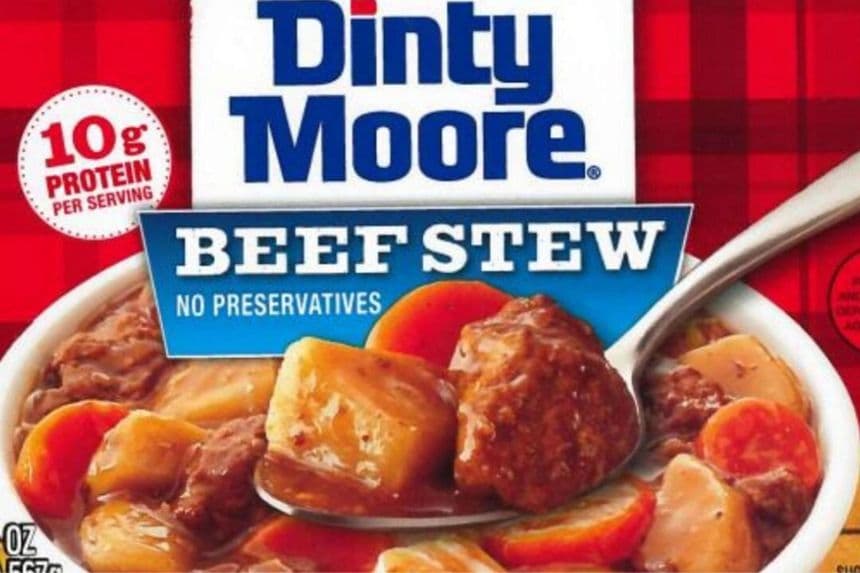Imagen de la etiqueta de la lata del estofado de ternera «Dinty Moore» retirado del mercado por Hormel Foods Corporation. (USDA)