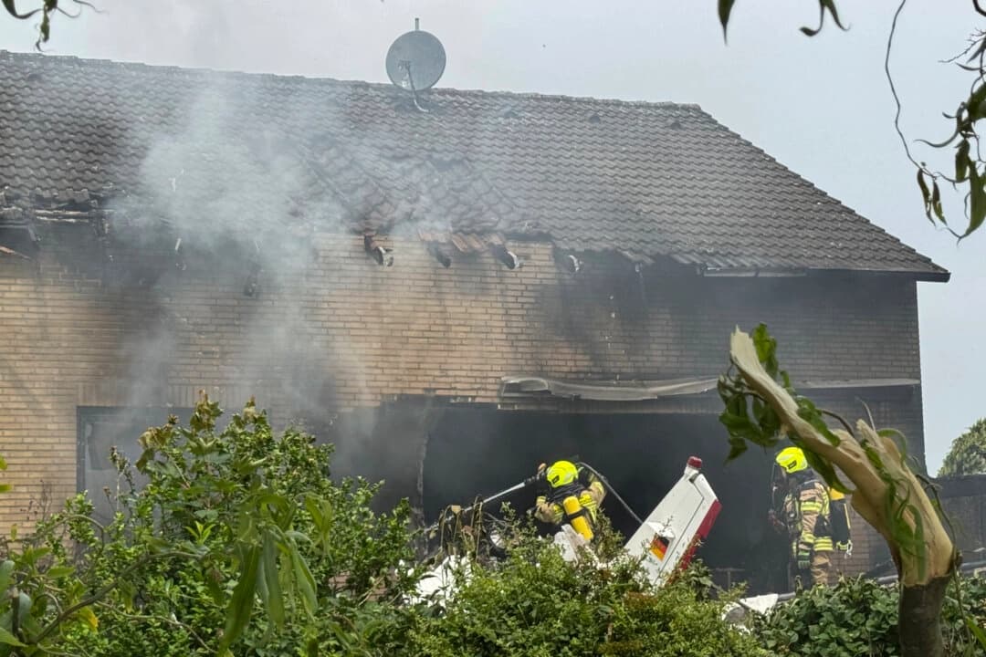 Avioneta se estrella en una casa en Alemania, dos personas murieron