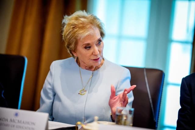 Prohibición de mascotas nativas en Nueva York viola ley de derechos civiles, dice secretaria de Educación