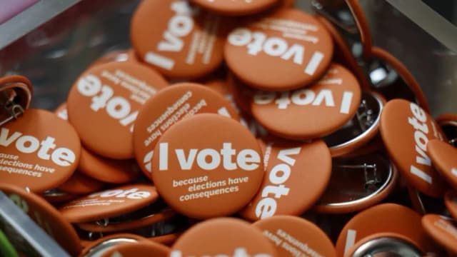 Estudiante chino que votó ilegalmente en las elecciones de 2024 huye de Estados Unidos