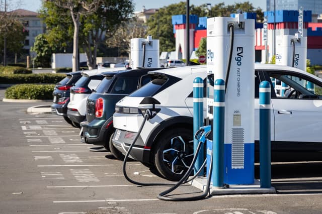 Cuota de mercado de vehículos eléctricos híbridos creció en EE.UU. durante primer trimestre,dijo EIA