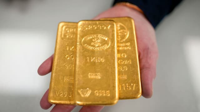 El oro sube un 2.6 % impulsado por nuevas tensiones arancelarias