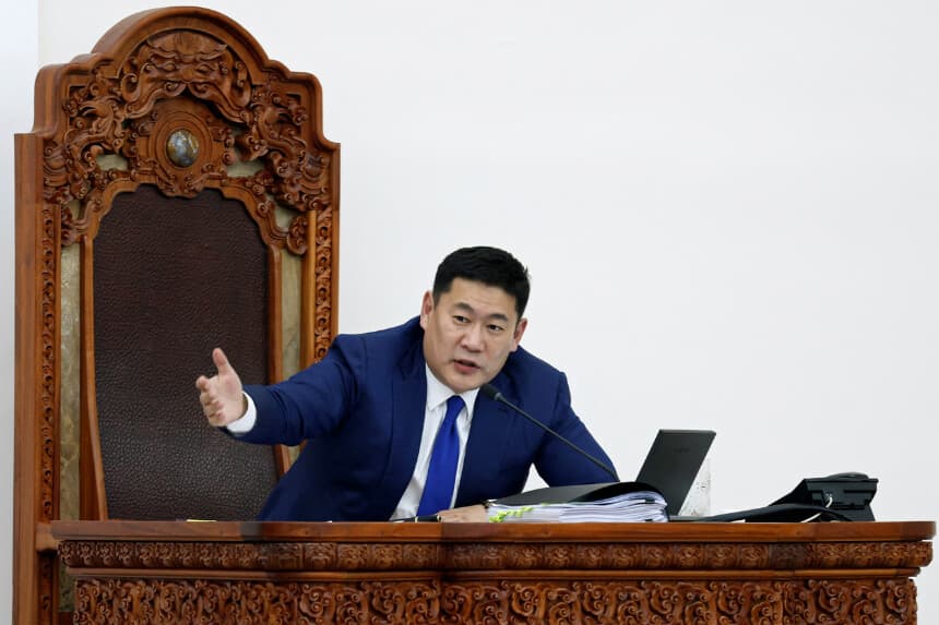 Primer ministro de Mongolia renuncia tras perder respaldo parlamentario y ante protestas callejeras