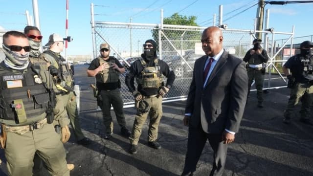 Alcalde de Newark demanda a la fiscal federal Alina Habba por su detención en instalaciones del ICE