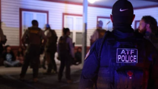 El ICE detiene a más de 70 inmigrantes ilegales en un club nocturno vinculado a un cartel mexicano