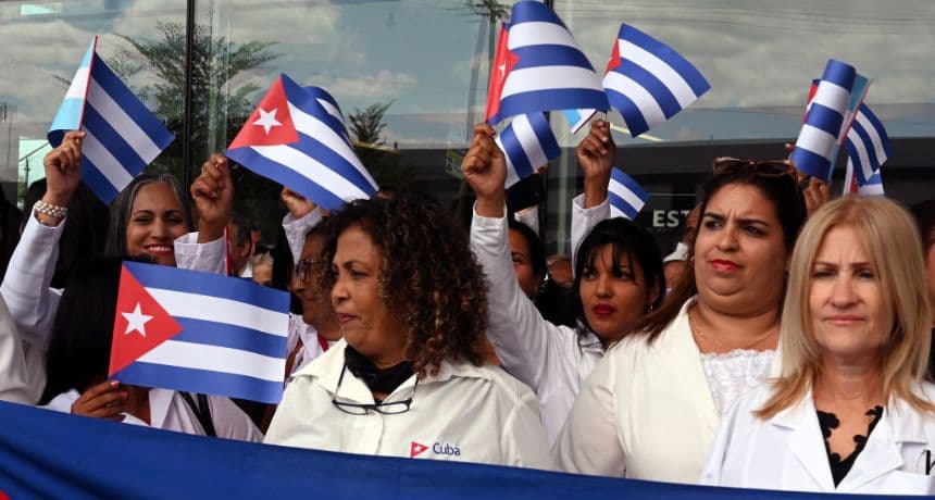 Departamento de Estado revoca visas a funcionarios centroamericanos que explotan a médicos cubanos