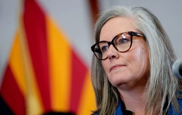 Gobernadora de Arizona veta proyecto de ley que le prohíbe a China comprar tierras en el estado