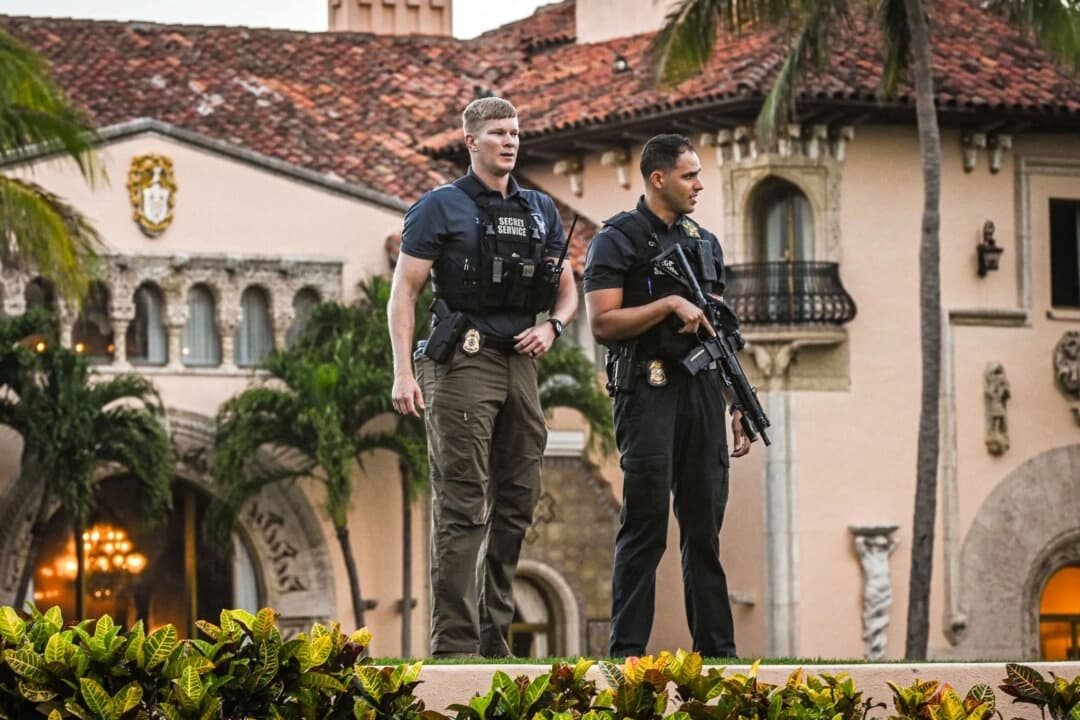 Detienen a hombre de Texas por presuntamente allanar el complejo Mar-a-Lago de Trump