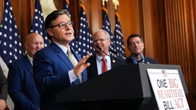 Casi 11 millones de personas perderían su seguro médico para 2034 con el proyecto de ley del GOP: CBO