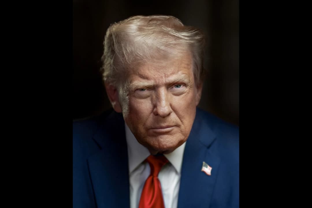 El nuevo retrato oficial del presidente Donald Trump fue revelado por la Casa Blanca el 1 de junio. (Cortesía: Casa Blanca).