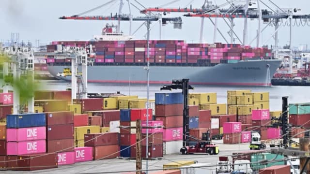 Déficit comercial de EE. UU. se desploma un 56 % a medida que se consolidan aranceles de Trump