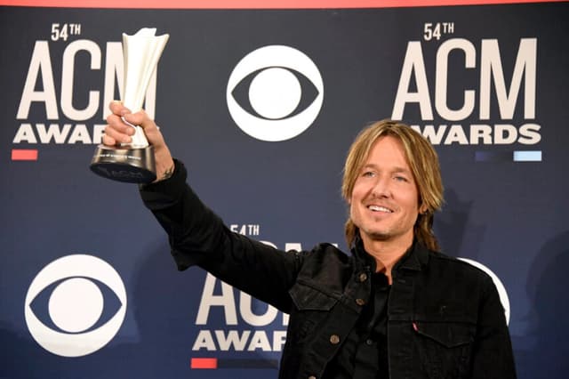Keith Urban habla sobre alejarse de las drogas: "Un día llegarás a una encrucijada y será la última"