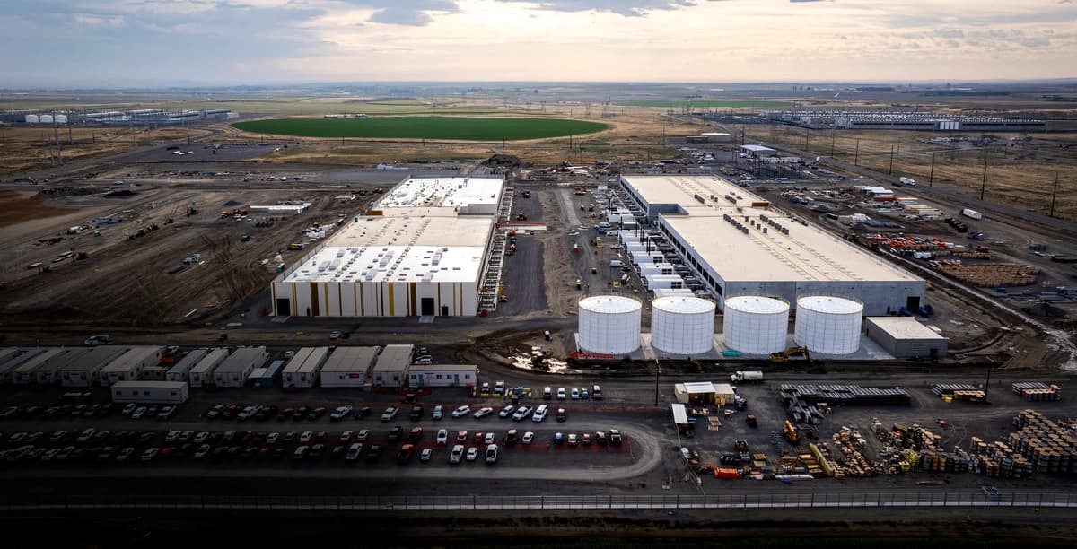 Construcción de un centro de datos de Amazon Web Services en Boardman, Oregón, el 22 de agosto de 2024. (Jenny Kane/AP Photo)