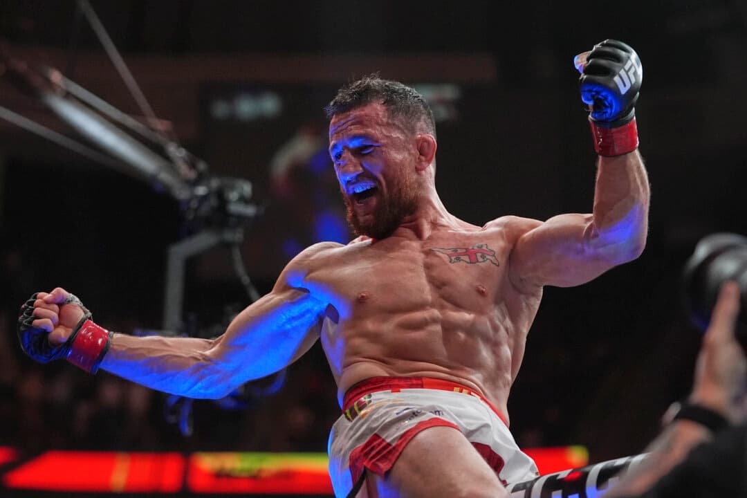 Harrison y Dvalishvili celebran su título de campeones de 135 libras en el UFC 316