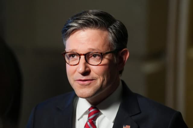 Johnson minimiza comentarios de Musk y dice que republicanos aprobarán el proyecto de ley de presupuesto