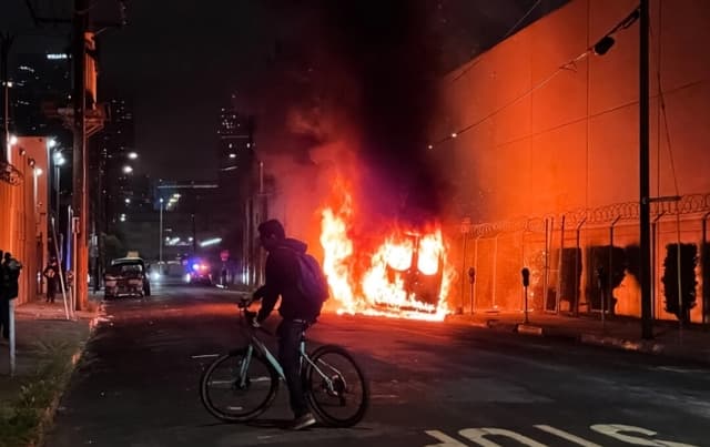 Protestas en Los Ángeles se convierten en disturbios por los arrestos de inmigrantes ilegales