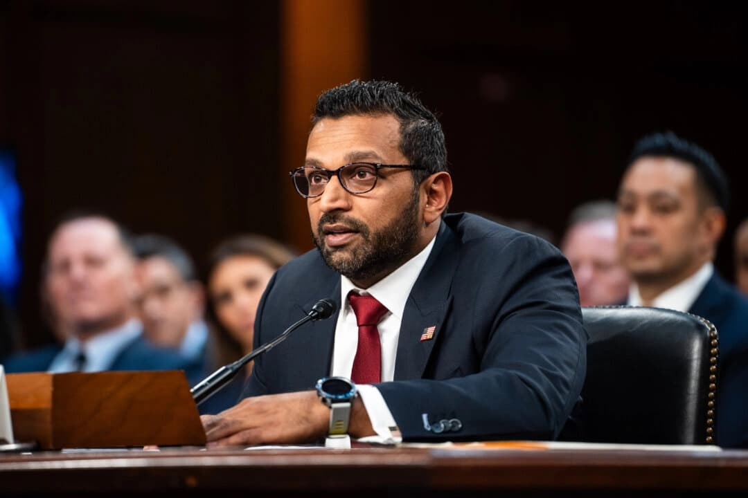 China utiliza el fentanilo intencionalmente para "destruir" a Estados Unidos dice director del FBI