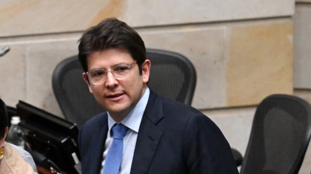 Senador Uribe Turbay experimenta mejoría y se reduce su estado crítico, según parte médico