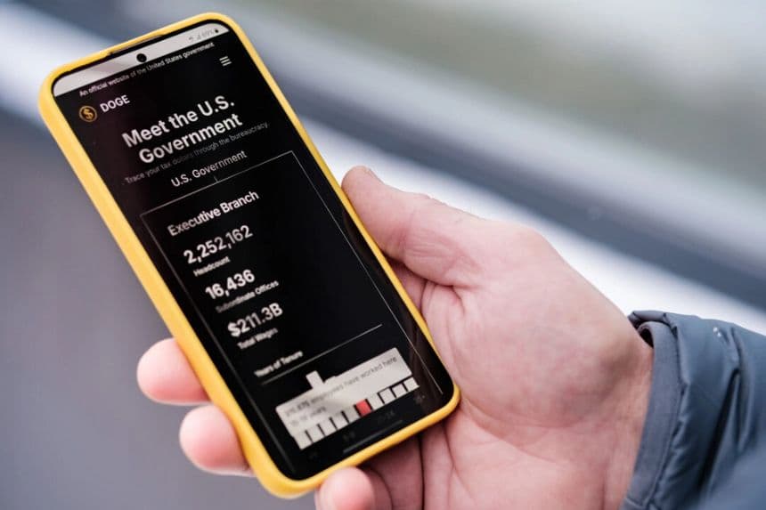 DOGE dice que canceló más tarjetas de crédito federales