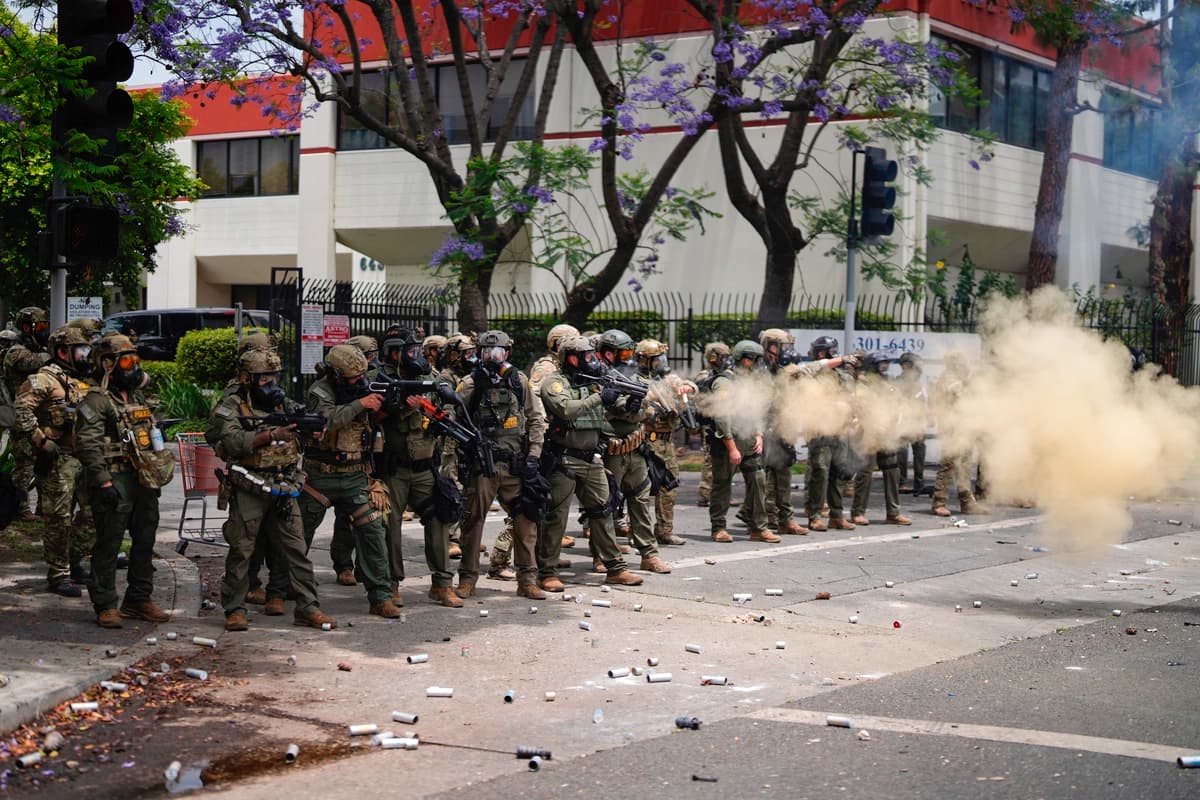 Unidad táctica de élite de la CBP es desplegada en LA y más agentes permanecen alerta: fuente