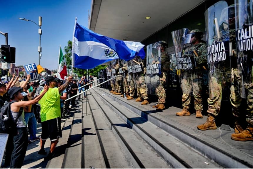 Newsom pide a tribunal bloquear inmediatamente despliegue de tropas de Trump en Los Ángeles
