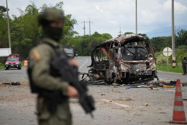 24 atentados con explosivos en Colombia dejan 8 muertos, tres días después de ataque a Miguel Uribe