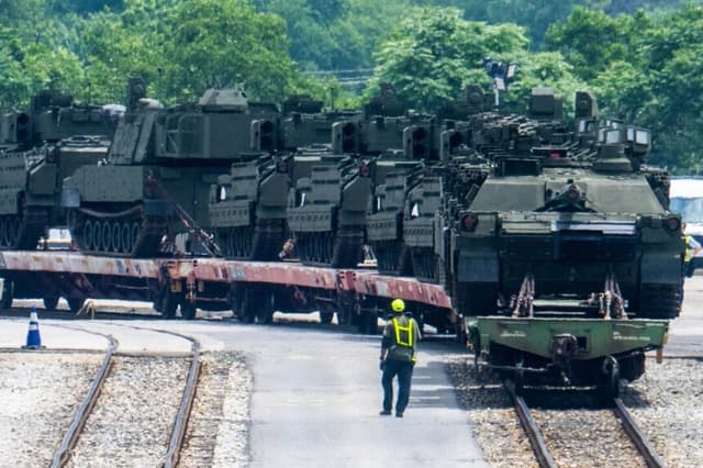 Soldados se preparan para desfile en Washington por la celebración de 250° aniversario del Ejército
