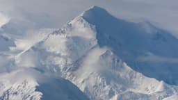 Esquiador atrapado en avalancha es la segunda persona que muere este año en el monte McKinley, Alaska