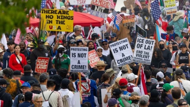 Decenas de miles de personas se manifiestan en las protestas "No Kings" en todo Estados Unidos