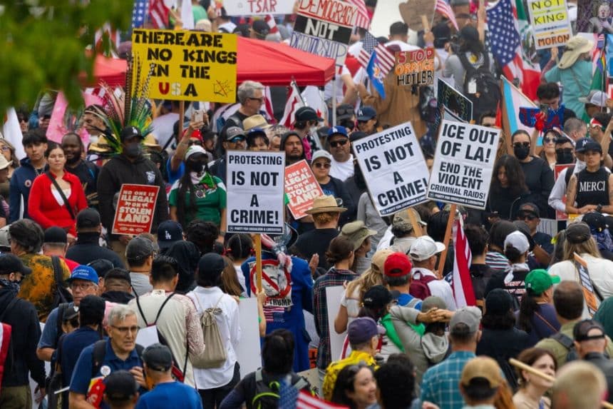 Decenas de miles de personas se manifiestan en las protestas "No Kings" en todo Estados Unidos