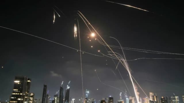 Irán califica de "sin sentido" las conversaciones nucleares con EE. UU. tras ataque israelí