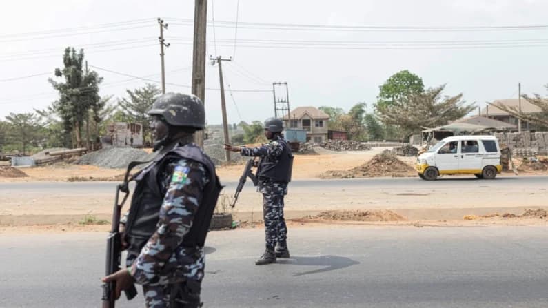 Hombres secuestran a más de 200 escolares y 12 profesores en ataque a escuela católica en Nigeria