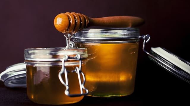 La dulce verdad sobre la miel: Qué buscar y qué evitar