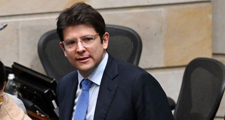 Miguel Uribe es trasladado de urgencia para ser operado por sangrado cerebral agudo