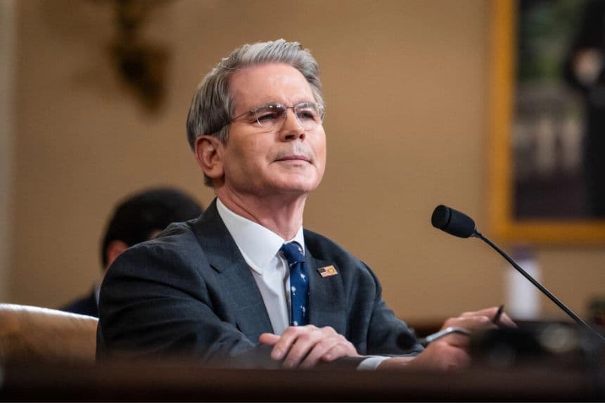 El secretario del Tesoro, Scott Bessent, declara ante el Comité de Medios y Arbitrios de la Cámara de Representantes en el Capitolio, Washington, el 11 de junio de 2025. (Madalina Vasiliu/The Epoch Times)