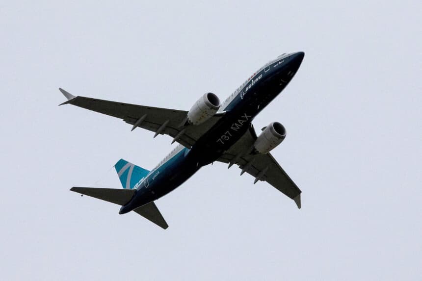 Un avión Boeing 737 MAX despega en un vuelo de prueba desde el Boeing Field en Seattle, Washington, el 29 de junio de 2020. (Karen Ducey/Reuters).
