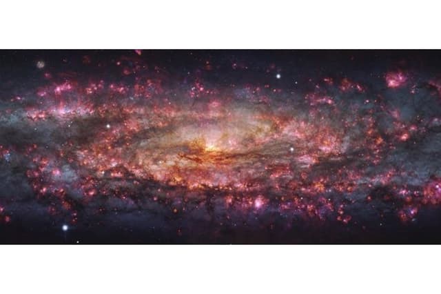 Esta foto de la cercana Galaxia del Escultor abarca 65,000 años luz