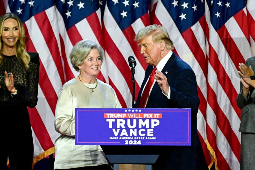 Jefa de gabinete de Trump se reúne con senadores republicanos para hablar sobre megaproyecto de ley