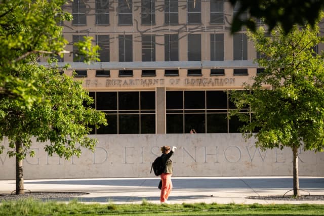 Juez bloquea despedidos masivos de la Administración Trump en la OCR del Departamento de Educación