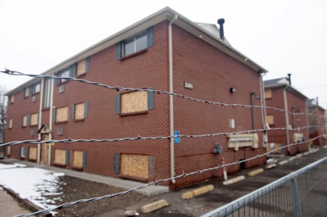 Presuntos miembros del TdA atacan a residentes de otro complejo de apartamentos en Aurora: Policía