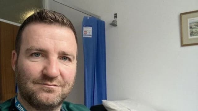 Médico en contra de las vacunas COVID-19 se enfrenta a expulsión por conducta indebida