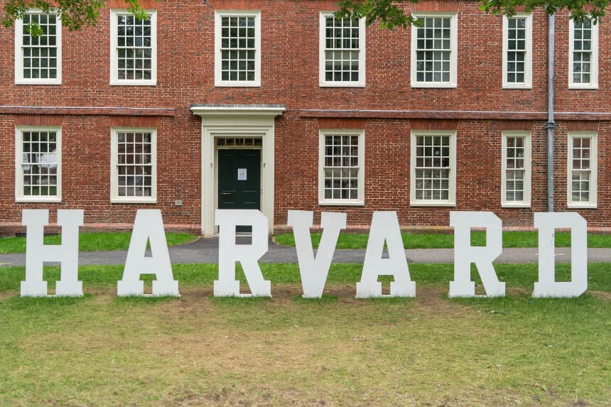 Trump anticipa acuerdo histórico con Harvard tras denuncias de acciones impropias