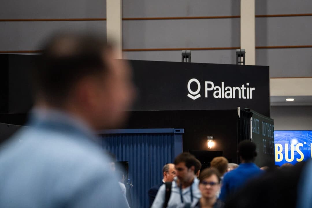 La empresa de software Palantir Technologies en un stand durante el AI+Expo Special Competitive Studies Project en Washington el 2 de junio de 2025. (Madalina Vasiliu/The Epoch Times)