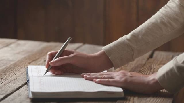 Ejercicios de escritura con base científica que mejoran la salud mental