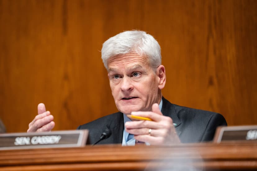 El senador Bill Cassidy (R-LA) habla durante una audiencia en el Capitolio, en Washington, el 14 de mayo de 2025. (Madalina Vasiliu/The Epoch Times).