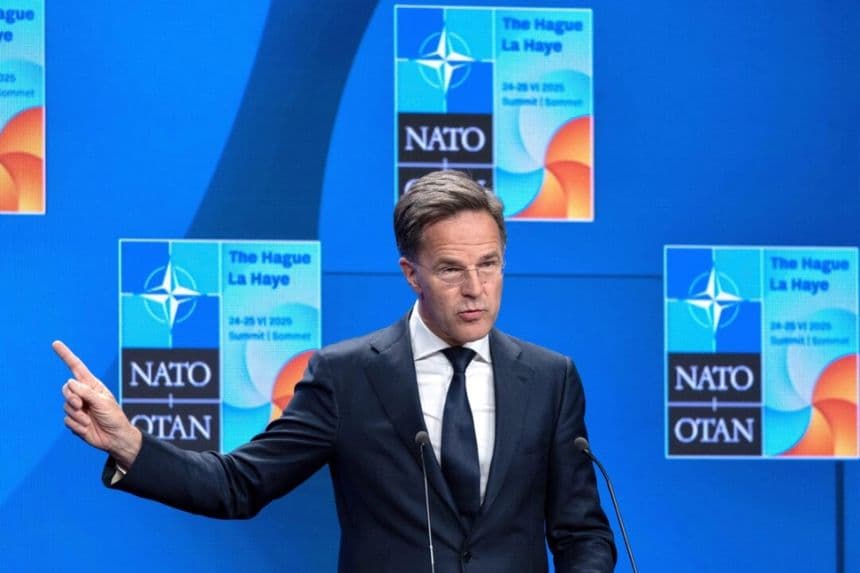 El secretario general de la OTAN, Mark Rutte, celebra una rueda de prensa previa a la cumbre en el Foro Mundial de La Haya, Países Bajos, el 23 de junio de 2025. (Omar Havana/Getty Images)