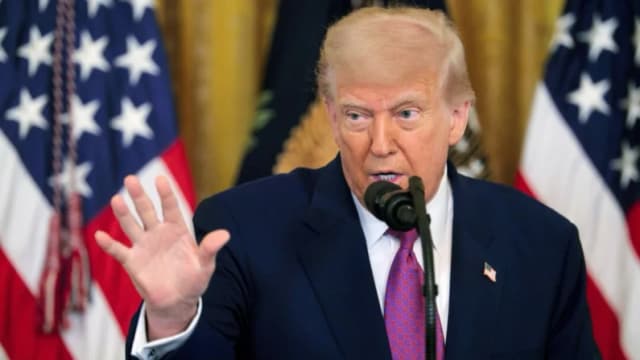 Trump dice que China puede seguir comprando petróleo a Irán