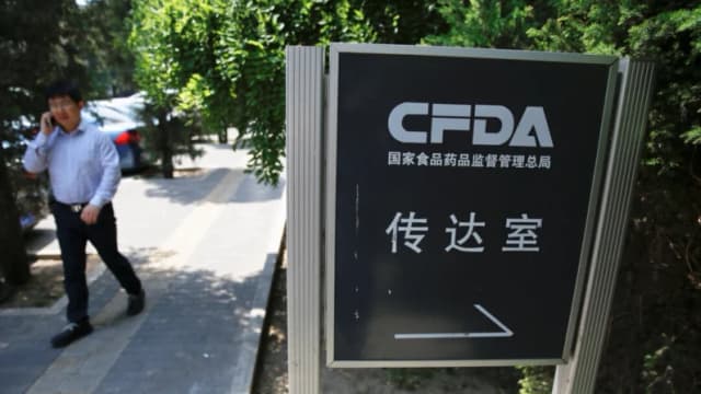 China destituye a exjefe de agencia reguladora de alimentos y medicamentos en medio de purga anticorrupción