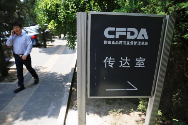 China destituye a exjefe de agencia reguladora de alimentos y medicamentos en medio de purga anticorrupción