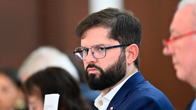 Cerca de 1500 funcionarios salen del gobierno chileno tras escándalo de licencias